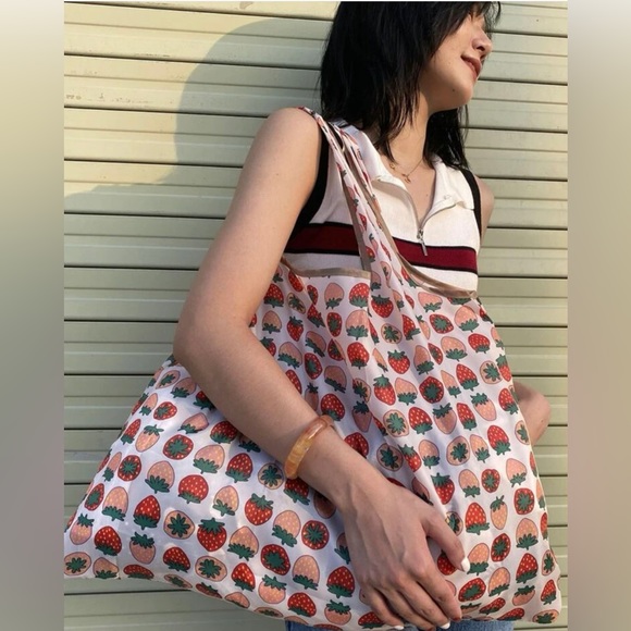 Strawberry Print Shopping Bag reusable - Picture 4 of 8